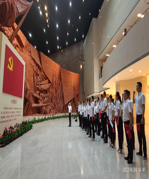 徽盐地产集团开展“追忆历史，重温入党志愿书”主题活动