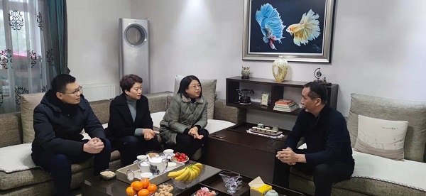 徽盐地产集团开展春节送温暖走访慰问活动
